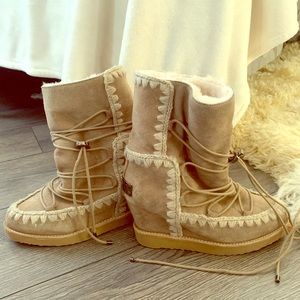 Mom mou super cute booties sheep skin lined